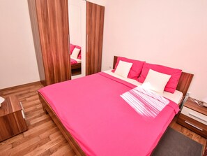 2 bedrooms, internet, bed sheets - Apartments Ivka, (14510), Vir, hr (Vir)