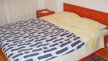 1 bedroom, iron/ironing board, internet, bed sheets
