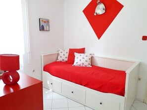1 chambre, fer et planche à repasser, accès Internet, draps fournis