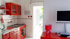 雪櫃、微波爐、廚房用具/餐具/器皿