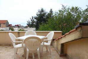 Outdoor dining - Apartments and rooms Jennifer, (11375), Orebic, hr (Orebi��)