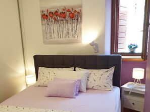 1 bedroom, internet, bed sheets - Apartments Lina, (7893), Split, hr (Split)