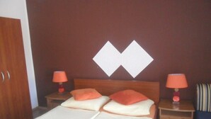 1 bedroom, internet, bed sheets - Apartments and rooms Ivanka, (13914), Rakovica, hr (Rakovica)