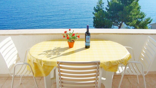 Outdoor dining - Apartments Ante, (11852), Vinišće, hr (Vinišće)