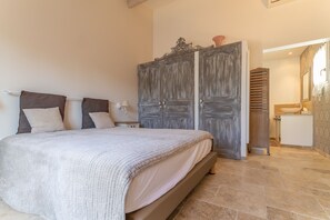 5 chambres, fer et planche à repasser, Wi-Fi gratuit