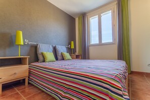 5 habitaciones, tabla de planchar con plancha y wifi gratis 