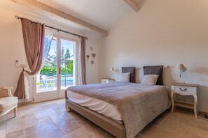 5 chambres, fer et planche à repasser, Wi-Fi gratuit