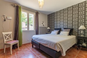 5 Schlafzimmer, Bügeleisen/Bügelbrett, kostenloses WLAN