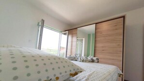 1 bedroom, iron/ironing board, internet, bed sheets - Apartments Nediljko, (2659), Jelsa, hr (Jelsa)