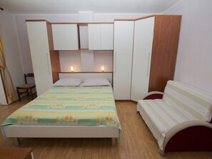 1 habitación, internet y ropa de cama 
