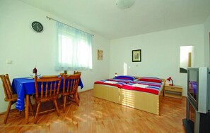 1 bedroom, internet, bed sheets
