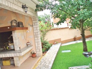 Terrace/patio - Apartments Milan, (14484), Fažana, hr (Fažana)