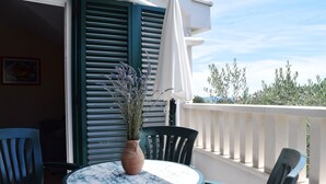 Outdoor dining - Apartments Suzana, (14190), Ždrelac, hr (����drelac)