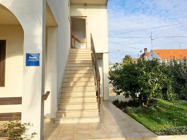 تفاصيل الفندق من الخارج