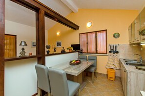 Dining - Apartments Đorđe, (14670), Ražanj, hr (Ražanj)