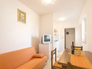 Living area - Apartments Graciella, (14128), Lovrecica, hr (Lovrecica)