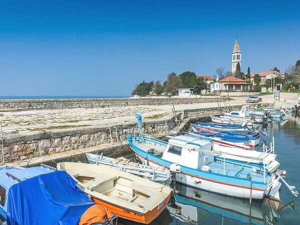 Marina - Apartments Graciella, (14128), Lovrecica, hr (Lovrecica)