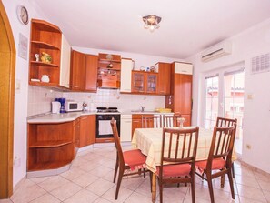 Réfrigérateur, micro-ondes, lave-vaisselle