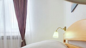 1 bedroom, internet, bed sheets - Rooms Zdravko, (15054), Rudanovac (Korenica), hr (Rudanovac (Korenica))
