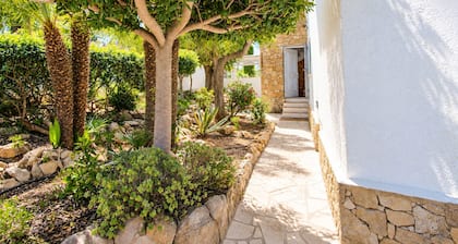 Luxurious villa with satellite TV, air conditioning and pool Marquise MB 8 people
