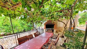 Outdoor dining - Apartments Jakov, (12251), Mirca, hr (Mirca)