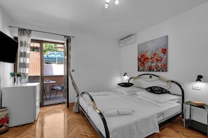 1 bedroom, internet, bed sheets
