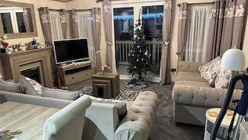 TV connectée, cheminée, lecteur de DVD