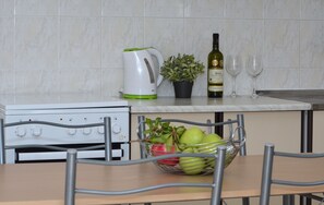 雪櫃、焗爐、廚房用具/餐具/器皿