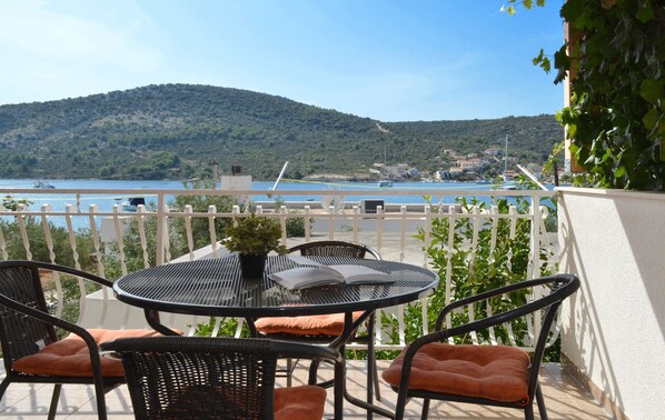 Outdoor dining - Apartments Marija, (14691), Vinišce, hr (Vinišce)