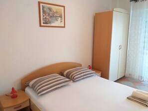 1 quarto, acesso à internet, roupa de cama