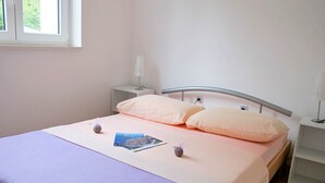 1 bedroom, internet, bed sheets - Apartments Snježana, (13076), Korcula, hr (Korcula)