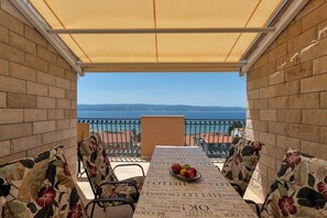 屋外ダイニングエリア