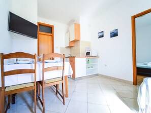 2 bedrooms, Internet, bed sheets - Apartments Ivan, (14195), Biograd, hr (Biograd)
