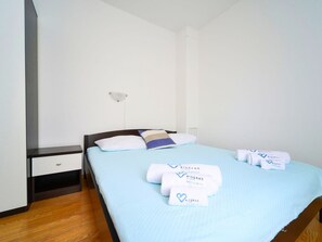 2 quartos, acesso à internet, roupa de cama