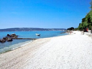 Beach nearby - Apartment Grgica, (14517), Kaštel Novi, hr (Kaštel Novi)