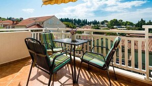 Outdoor dining - Apartments Ivanka, (14888), Dubrovnik, hr (Dubrovnik)