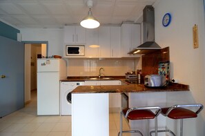 Fridge, microwave, oven, coffee/tea maker