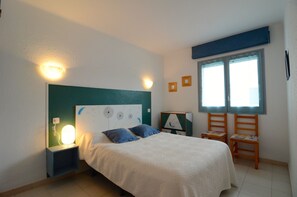 2 slaapkamers, een strijkplank/strijkijzer, beddengoed