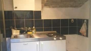 Frigorífico y utensilios de cocina