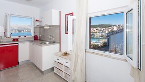 Fridge, oven, cookware/dishes/utensils - Apartments Ivo, (2529), Okrug Gornji, hr (Okrug Gornji)