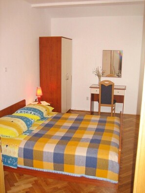 2 habitaciones, acceso a internet y ropa de cama