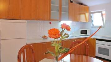 Réfrigérateur, micro-ondes, lave-vaisselle