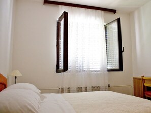 2 sovrum, internet och sängkläder