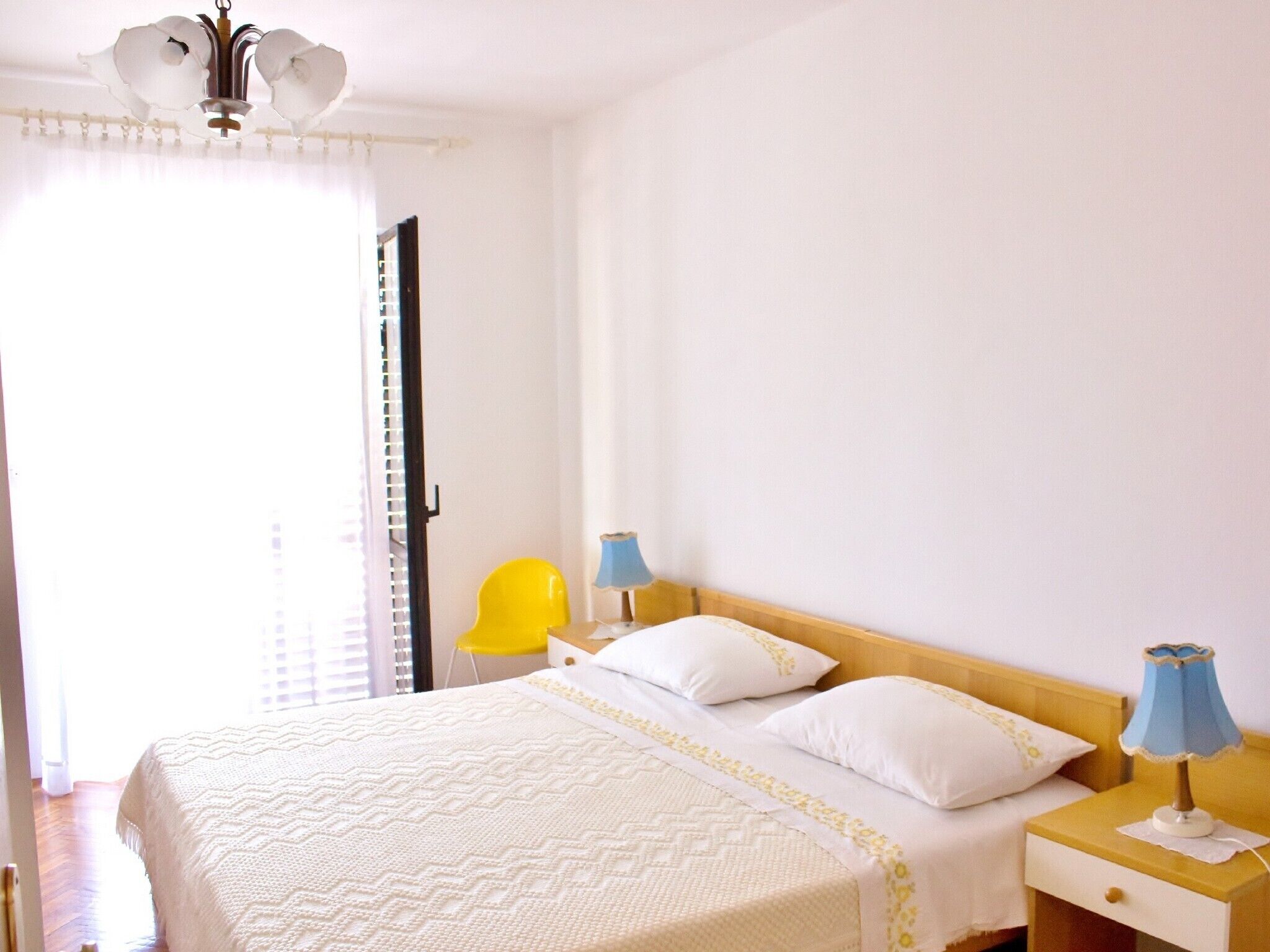 2 quartos, acesso à internet, roupa de cama