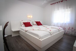 2 bedrooms, Internet, bed sheets