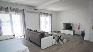 TV - Apartments and rooms Biserka, (14251), Palit, hr (Palit)