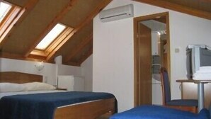 1 bedroom, internet, bed sheets - Rooms Nikola, (2700), Vis, hr (Vis)