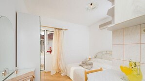 1 bedroom, internet, bed sheets - Apartments Joško, (2135), Podstrana, hr (Podstrana)