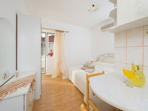 1 habitación, internet y ropa de cama 