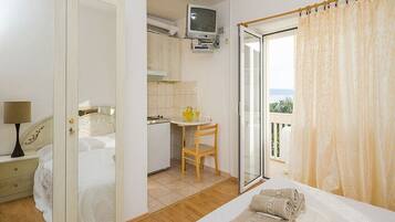 1 bedroom, internet, bed sheets